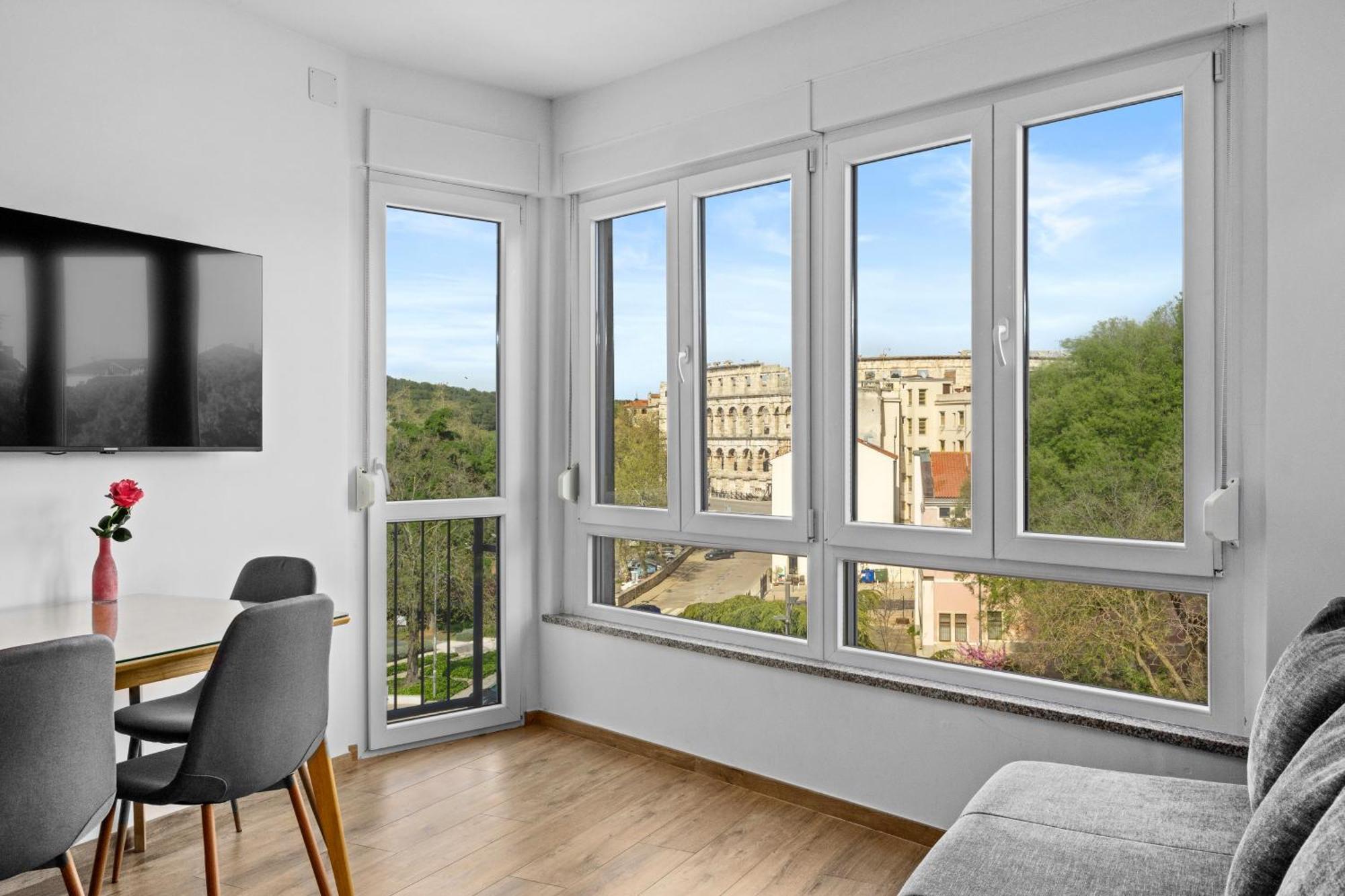Sylvia Center Apartment Pola Esterno foto